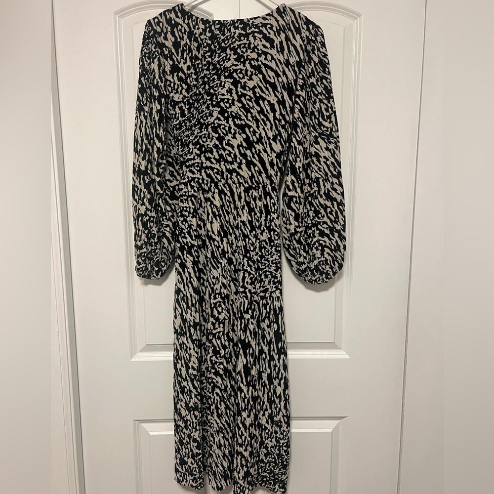 H&M Black and Cream Midi Dress - Picture 2 of 2